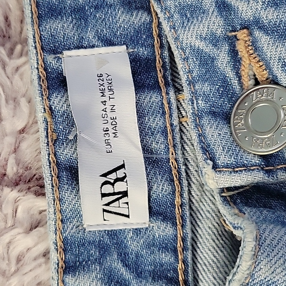 NWT Zara High Rise Wide Leg Ripped Jeans Light Wash Raw Hem 100% Cotton Size 4 - Picture 4 of 12